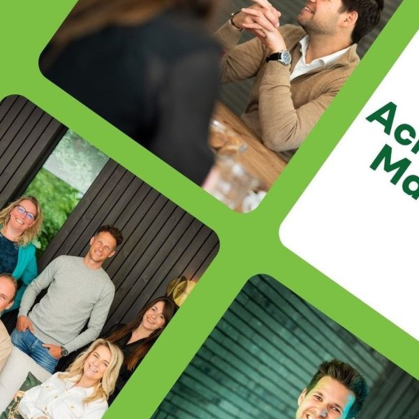 Marketeers in gesprek tijdens een bijeenkomst van Achterhoekse Marketeers